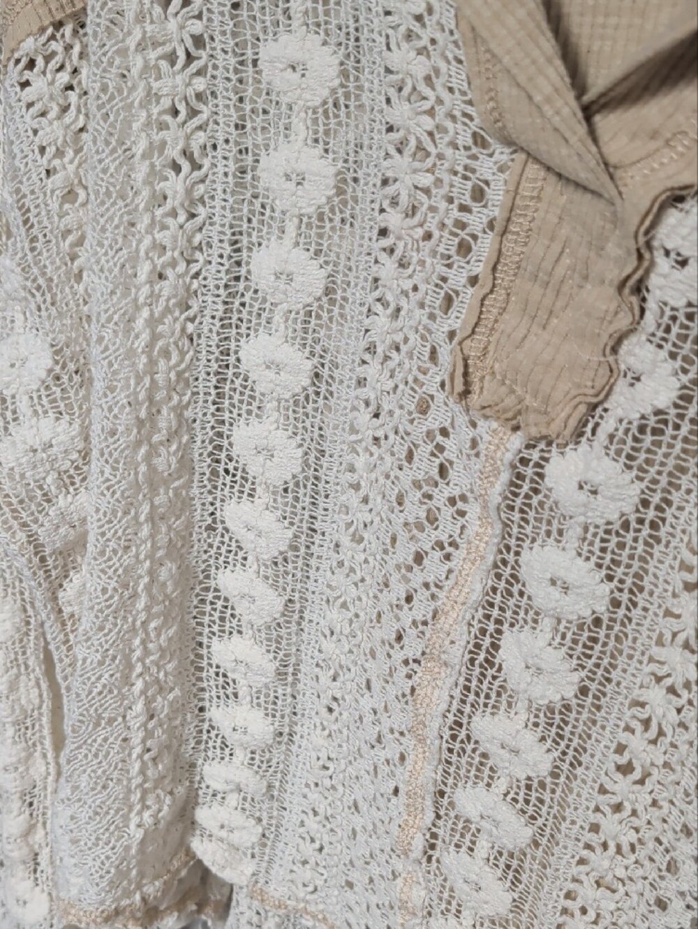 POL Beige and Cream Crochet V-Neck Sweater - Picture 5 of 8